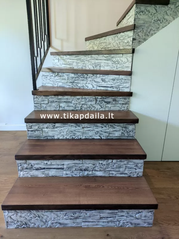 Betoninio pagrindo lyginimas ir geometrijos tikrinimas prieš pradedant dekoratyvinio akmens klijavimą.